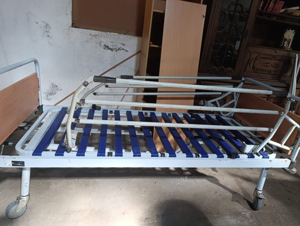 Estrado de cama hospitalar