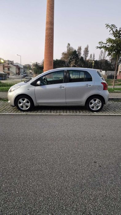 Toyota Yaris 1.0 Gasolina VVT-i (2006)
