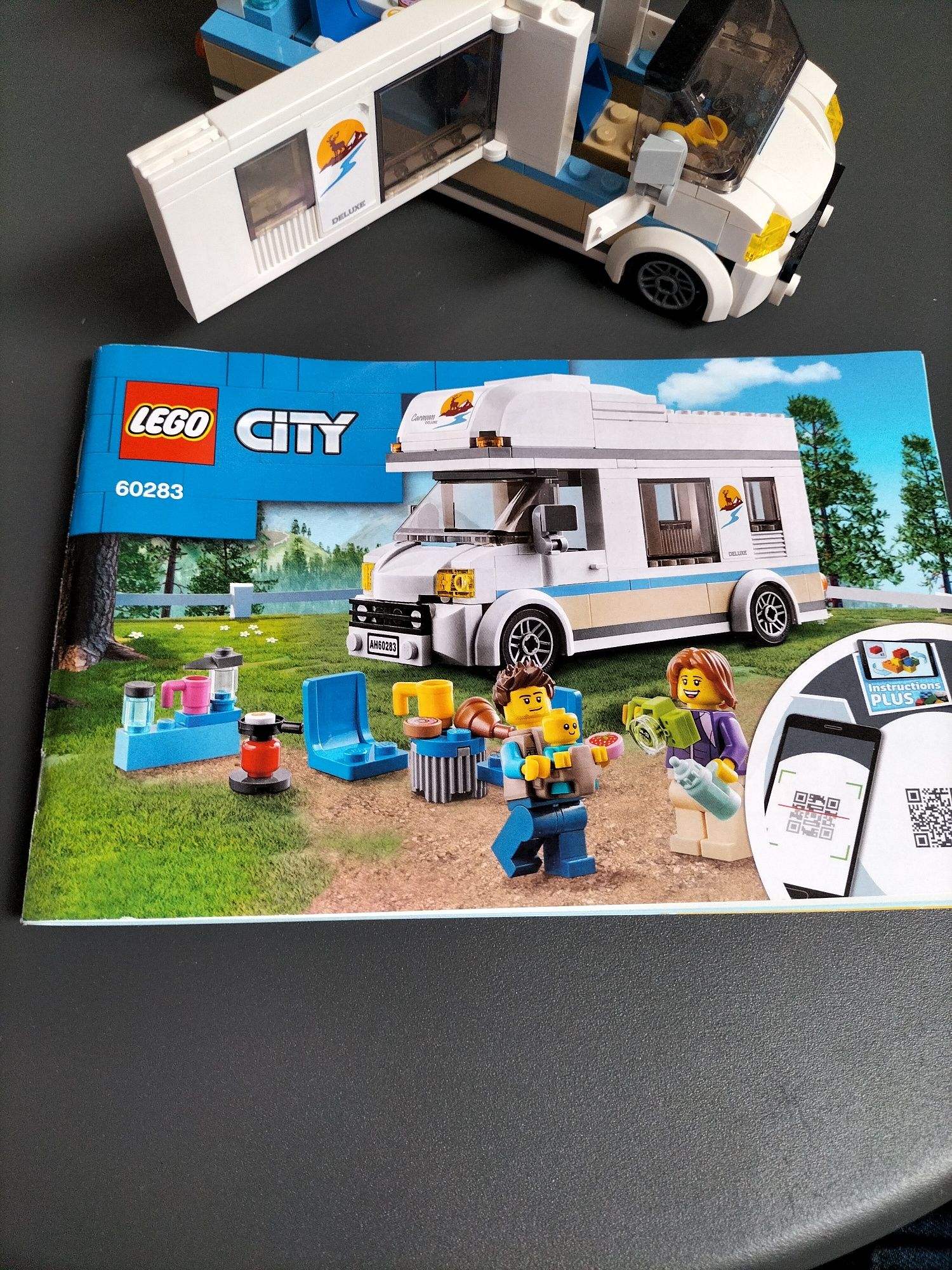 LEGO 60283 wakacyjny kamper