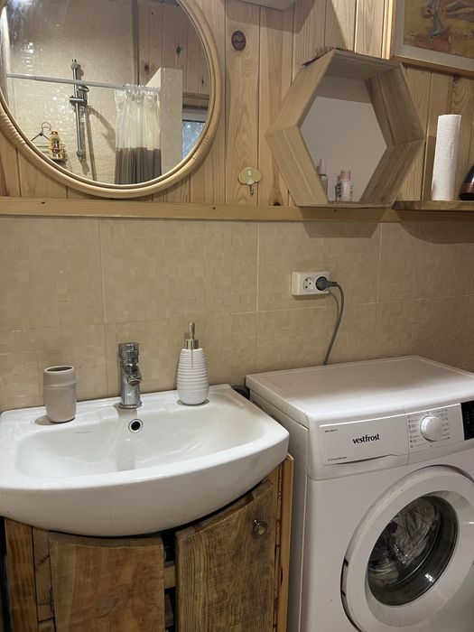 Оренда будиночку з сауною в лісі, біля води.