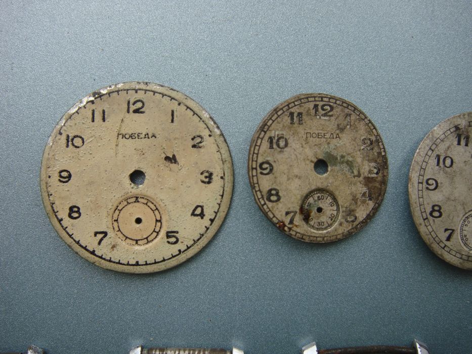Старі корпуса годинників, циферблати. Победа, Старт.