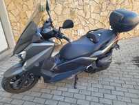Yamaha xmax 400.