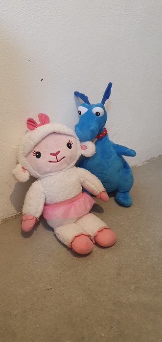 Clinica Movel Doutora Brinquedos + Peluche Ovelha + Peluche Dragão