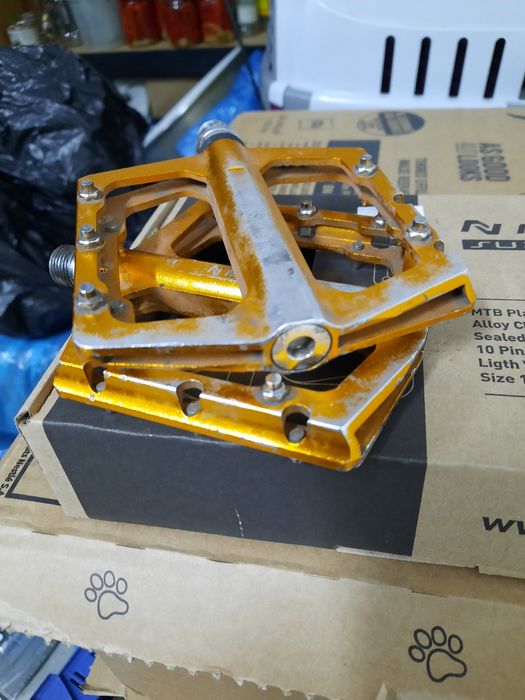 Pedały platformowe z kolcami