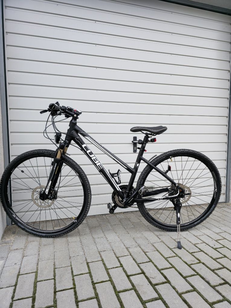 Mało używany Cube Cross Pro Cls Damski 28" 45cm, markowe akcesoria!!!