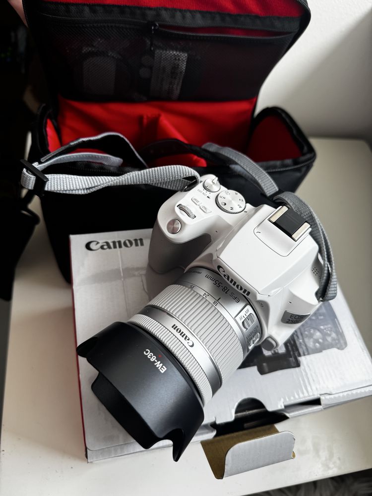 Canon EOS 250D — nowy + torba, akcesoria i karta pamięci!
