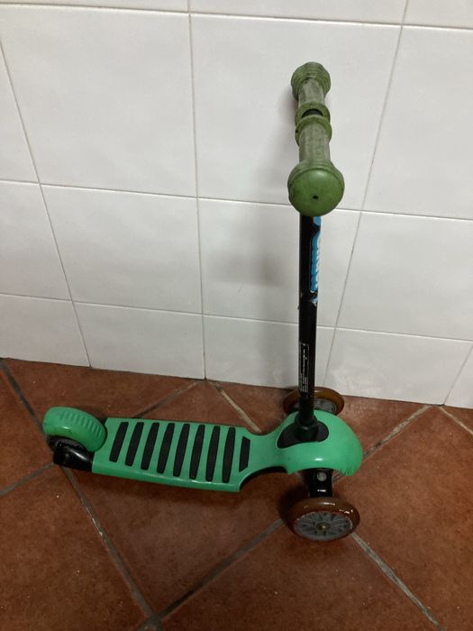 Trotinete de trés rodas para crianças iniciantes