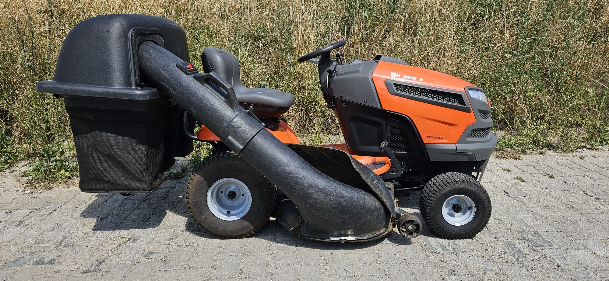 Traktorek koszący Husqvarna yth21k46 wyrzut boczny i kosz