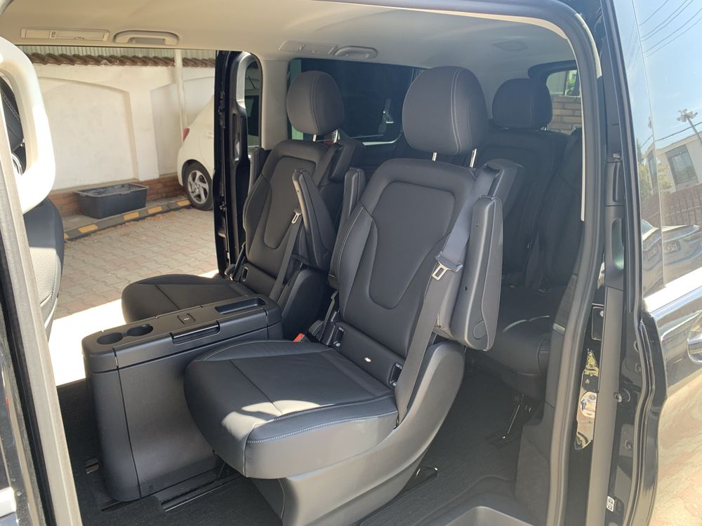 Przewóz osób - transport VIP - 6 osób - kofortowym Mercedesem V-klasa