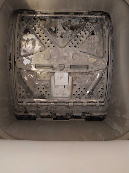 Стиральная машинка Indesit, с вертикальной загрузкой.