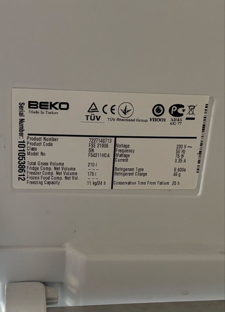 Arca congeladora vertical marca Beko