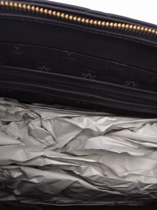 Mala preta da marca Versace 19.69