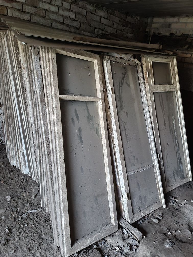 Продам дерев'яні віконні рами зі склом для теплиць та парників