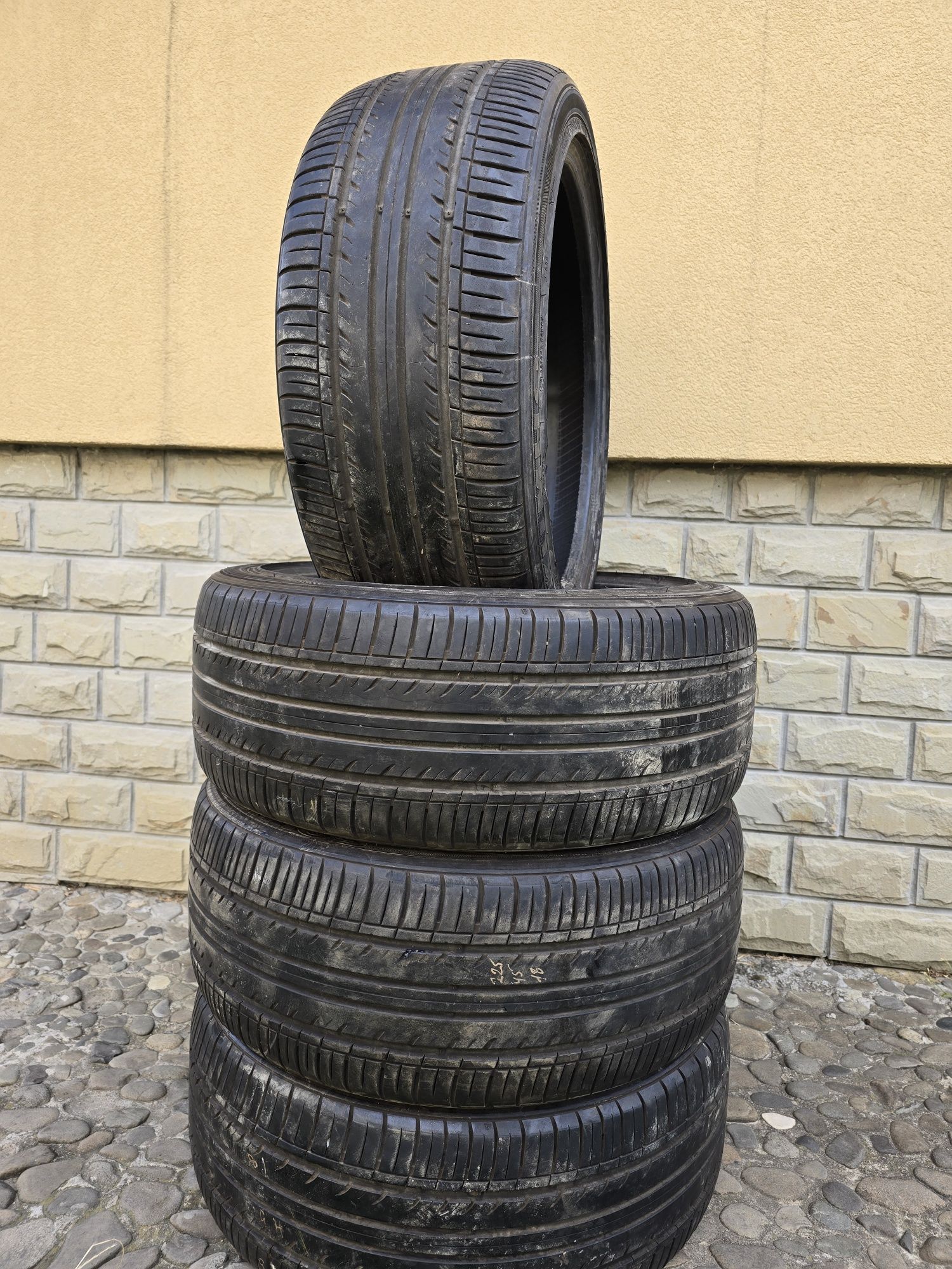 Комплект резини KUMHO Solus R18