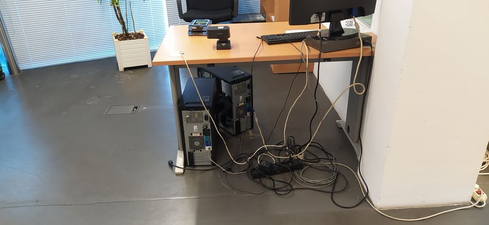 Secretaria com tampo madeira