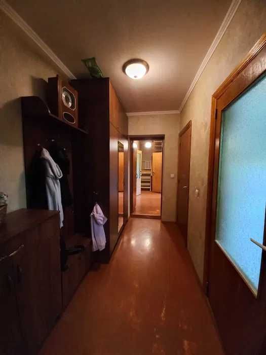 (13)Продам просторий 2-поверховий будинок в центрі с. Молодіжне.