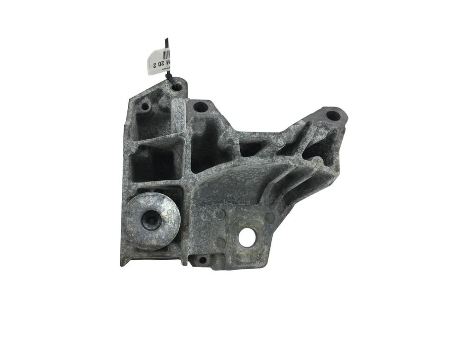 Кронштейн опори двигуна правий VOLVO XC60 2008-2013 30793561