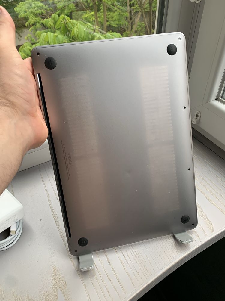 Macbook Pro 13 2019 i5 | 8Gb | 256ssd 282 цикли Гарантія Apple Макбук