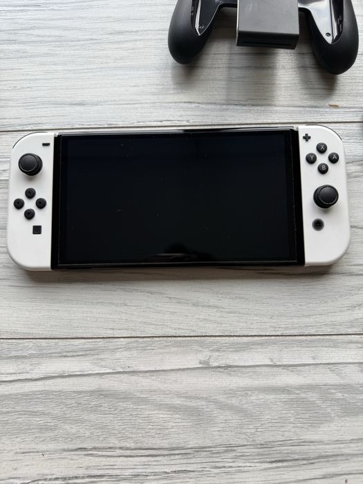 Nintendo Switch OLED plus 6 gier