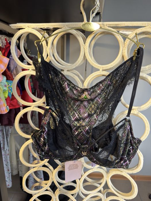 Продам білизну цілим лотом,білизна уся нова брендова