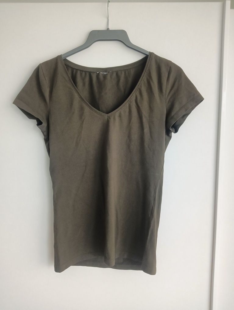 Bluzka z krótkim rękawem 
Bardzo przyjemny t-shirt
Założona dwa razy,