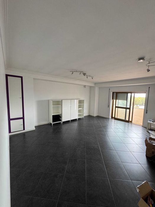 Apartamento T3 +1 Com 2 lugares de garagem ao Monte dos Burgos