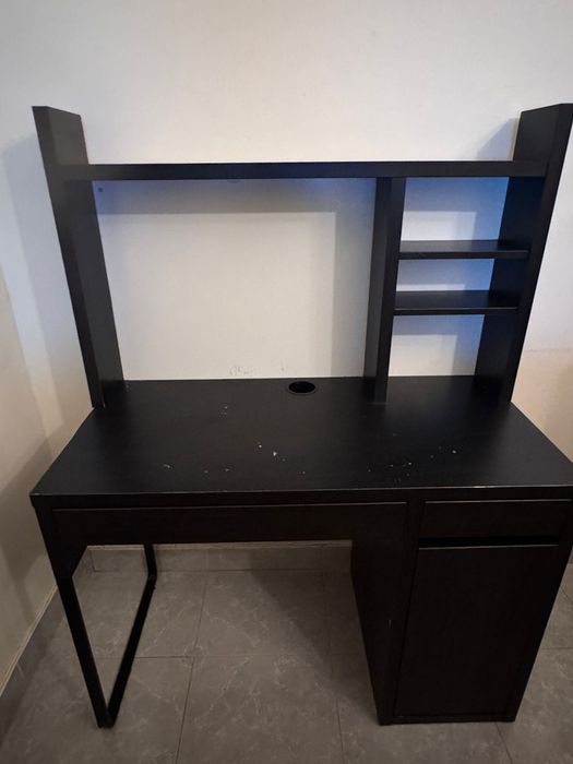 Escrivaninha / Secretária com prateleiras e arrumação, imperdível.