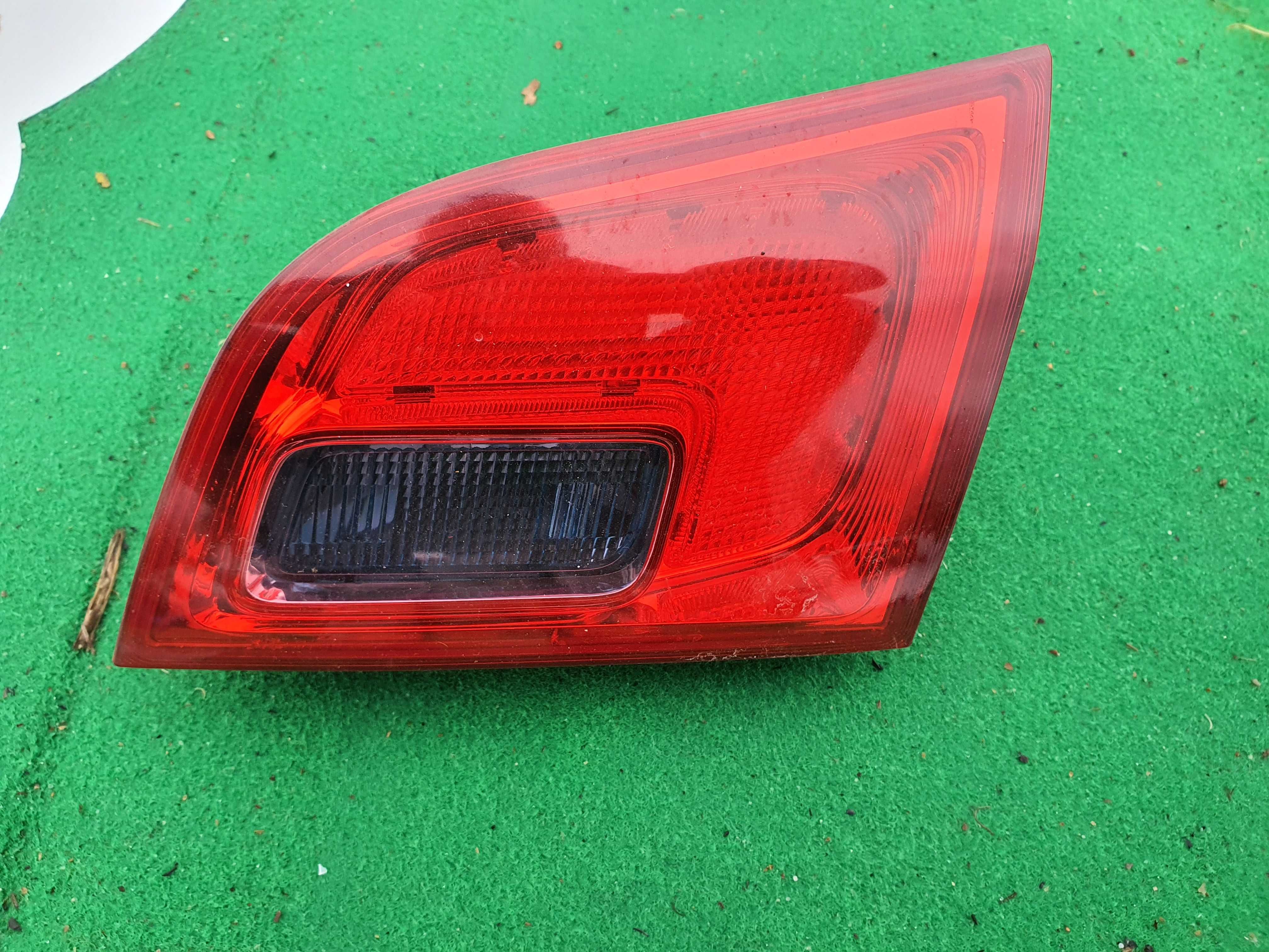 Opel Astra J 4 lampa tyl kombi w klape prawa