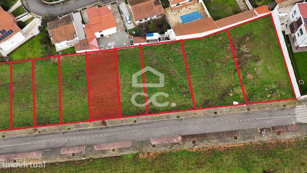 Lote de terreno destinado à construção de moradia, situado em uma loca