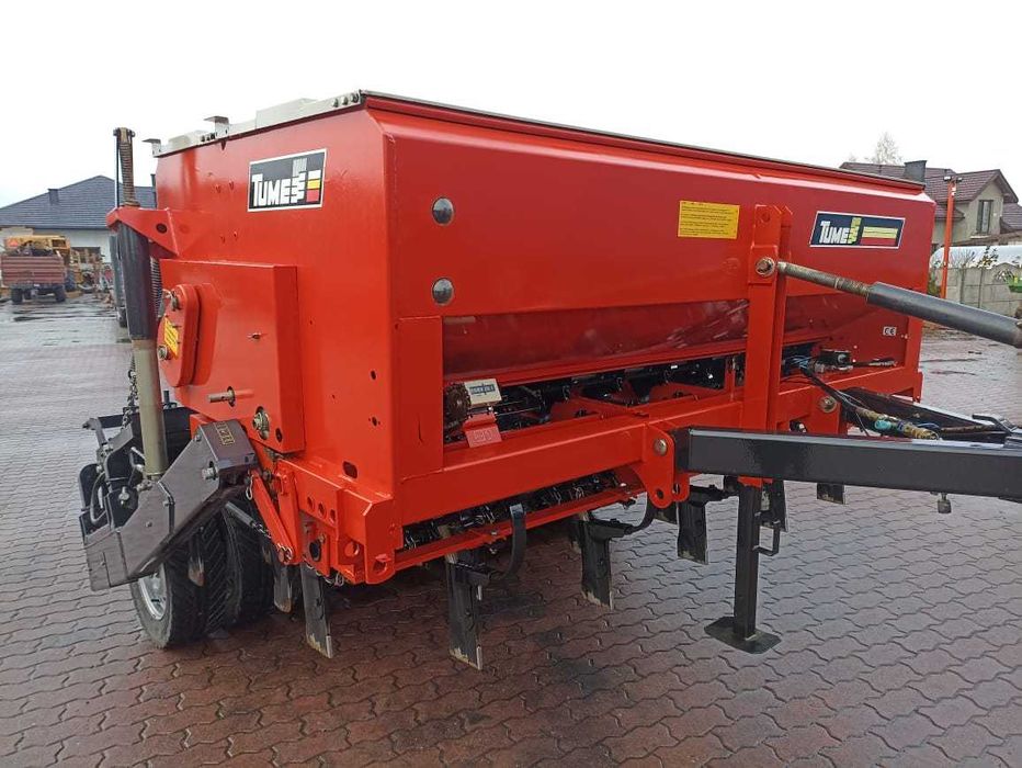 Siewnik zbożowy z podsiewaczem nawozu Tume  2500.Super stan