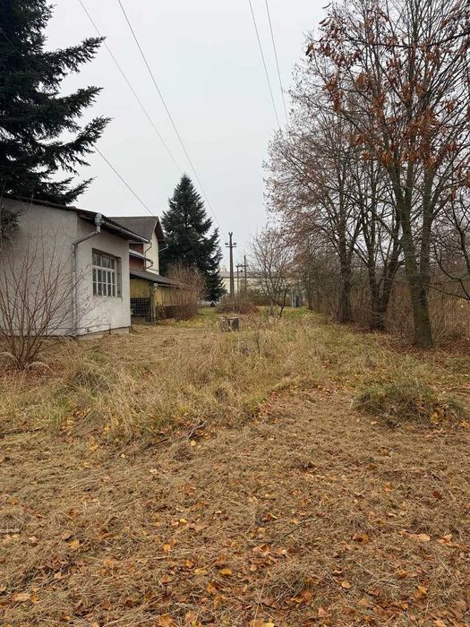 Продам виробничо-складське  приміщення у с. Вістова з рампою .