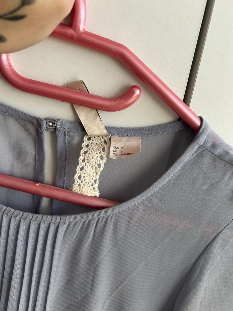 Niebieska sukienka h&m 34 gołębia haft