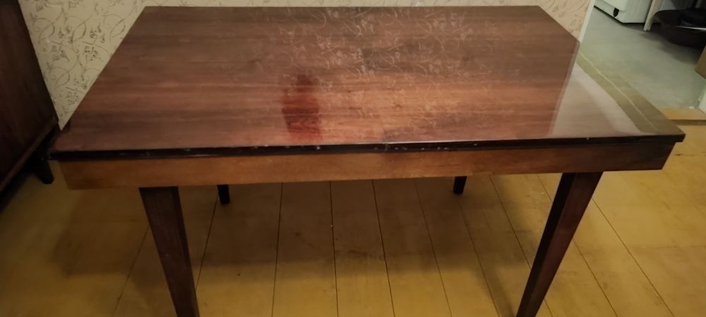 Stół rozkładany. Dostępne 2 stoły