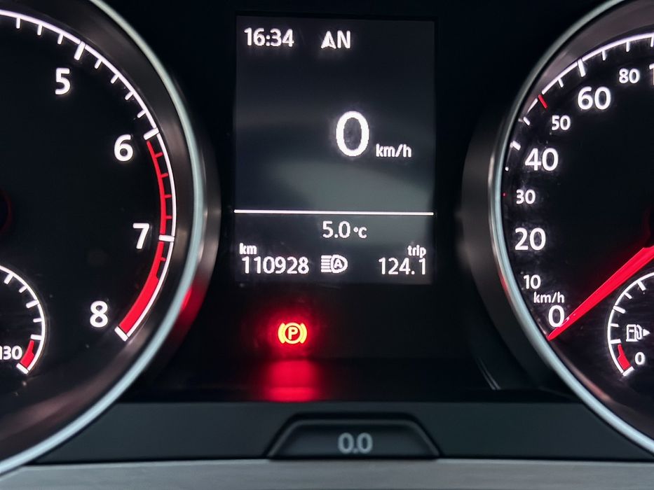 Volkswagen  Golf  2015 року.