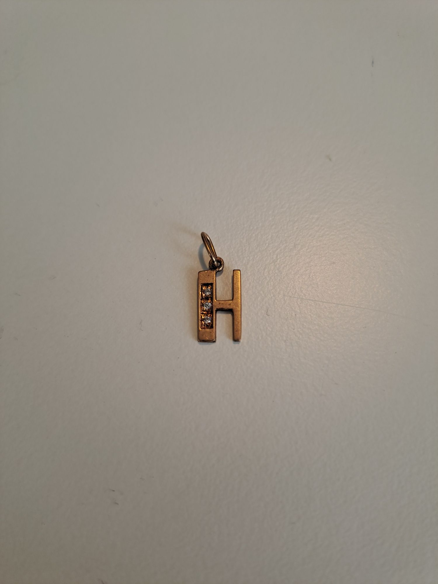 Złota zawieszka litera H p.585 prezent