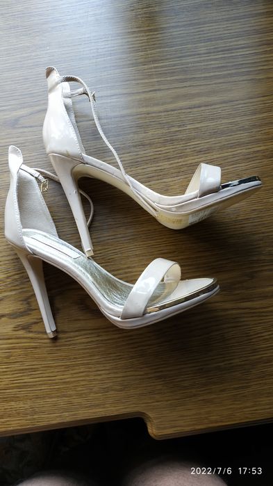 Босоножки женские светлобежевые