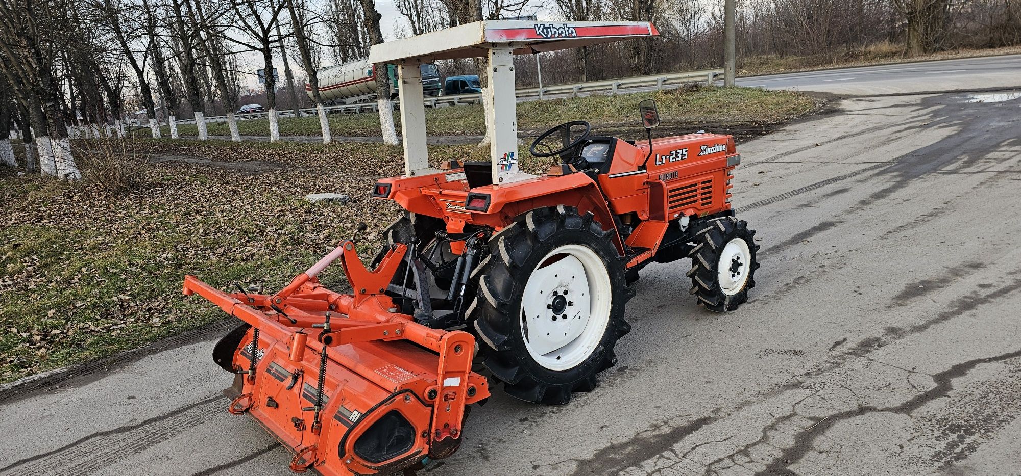 Мінітрактор Трактор Японский Kubota L1-235