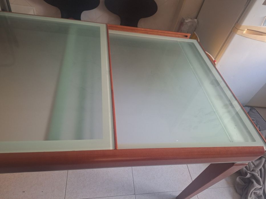 Mesa de madeira extensível