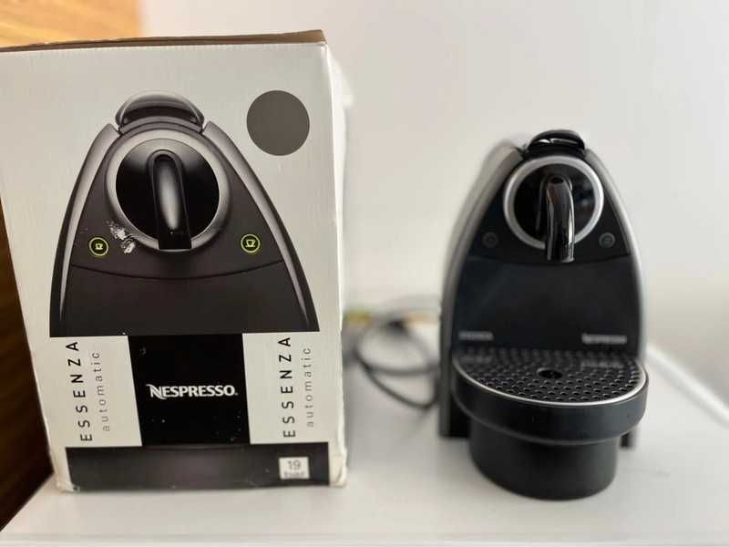 Nespresso Essenza Automatic - Maquina de café