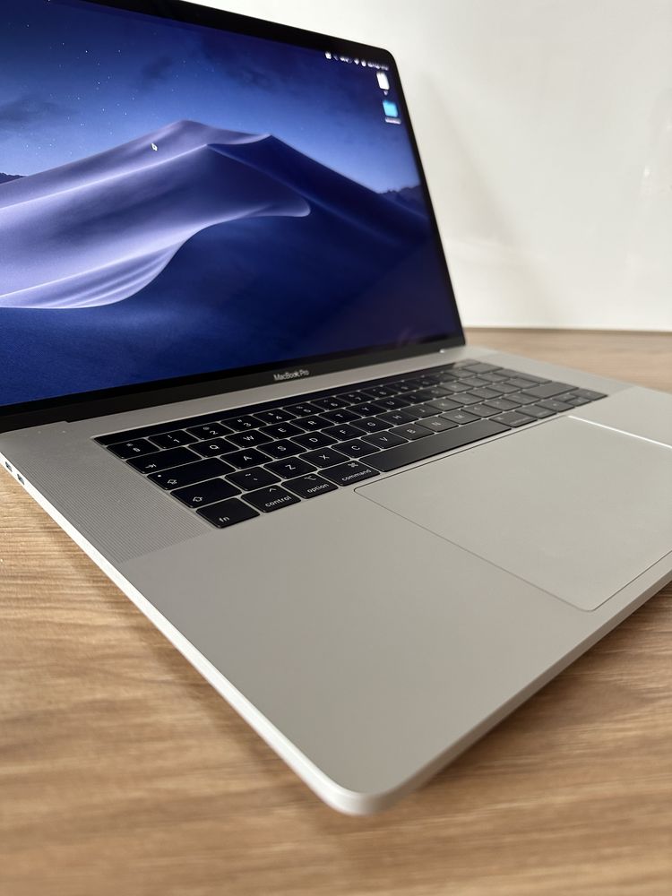 Apple MacBook Pro 15 cali 2018 i7 16/256 GB