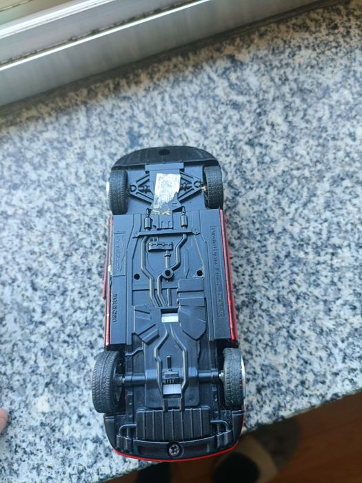 Carro pequeno de coleção Porsche Cayenne Turbo  cor vermelha