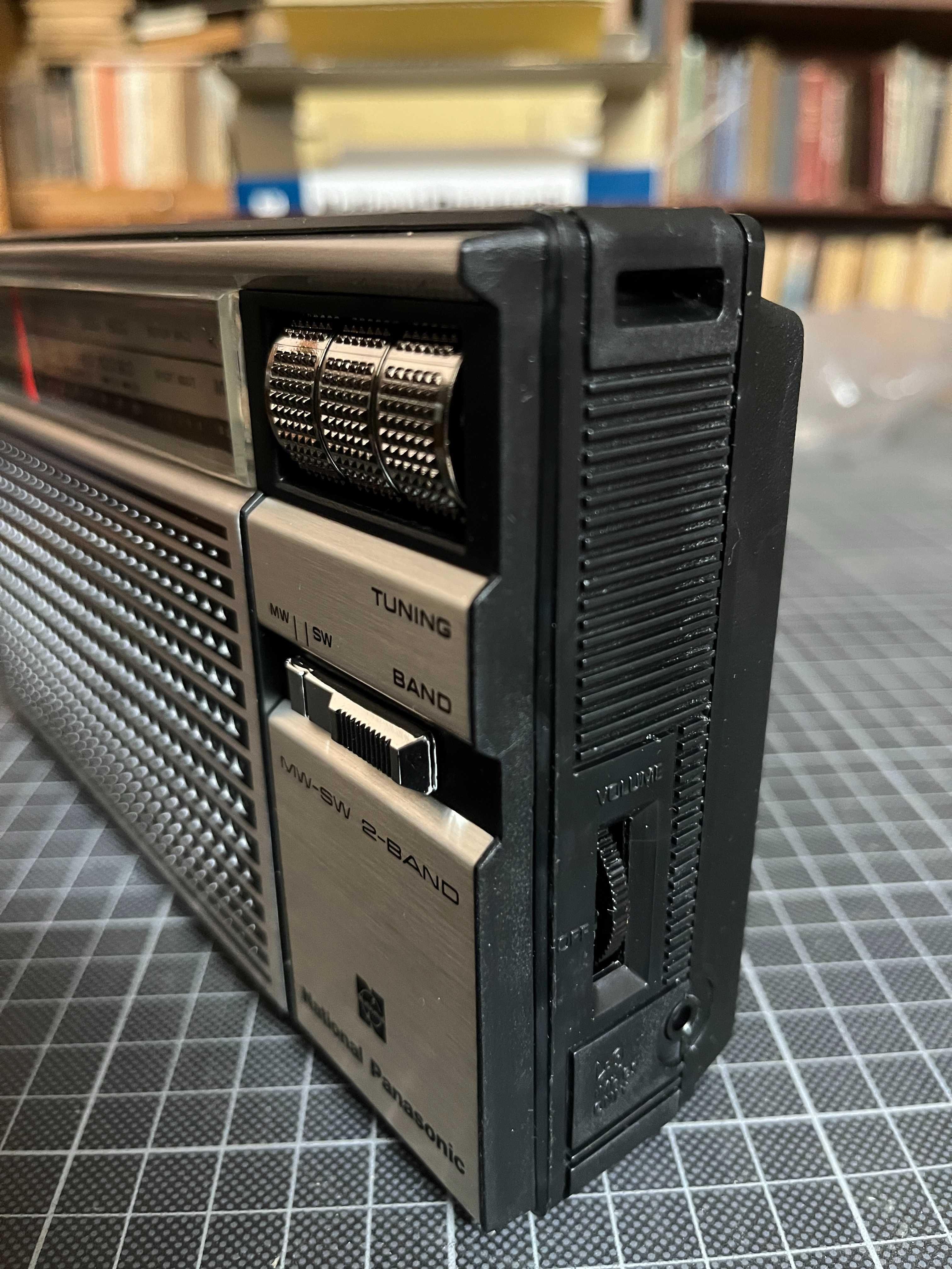 Rádio vintage a pilhas National Panasonic R-218 – novo na caixa