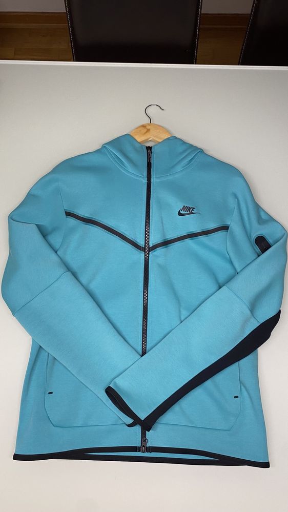 Casaco Nike Tech fleece azul claro
