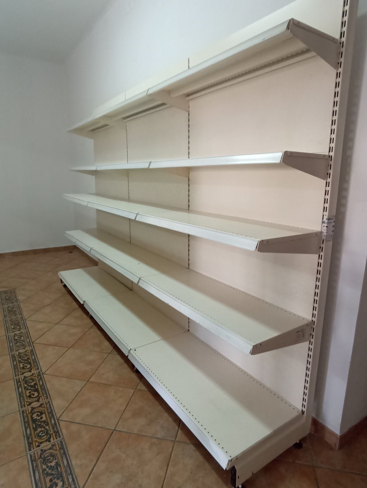 Vendo Estantes metálicas para comércio