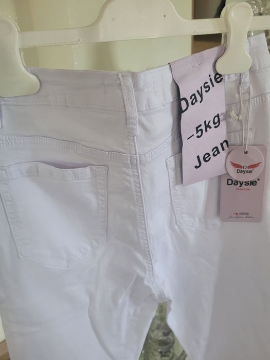 Spodnie białe elastyczne M/L Daysie