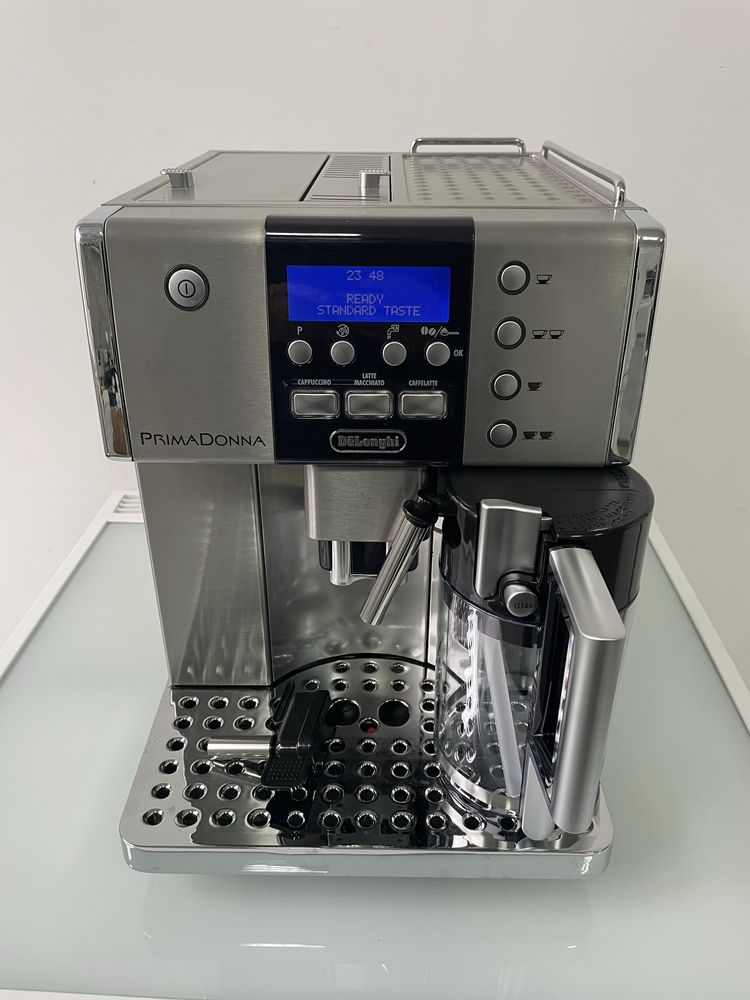Кофемашина Delonghi ESAM6600 PrimaDonna из Германии гарантия обслужена