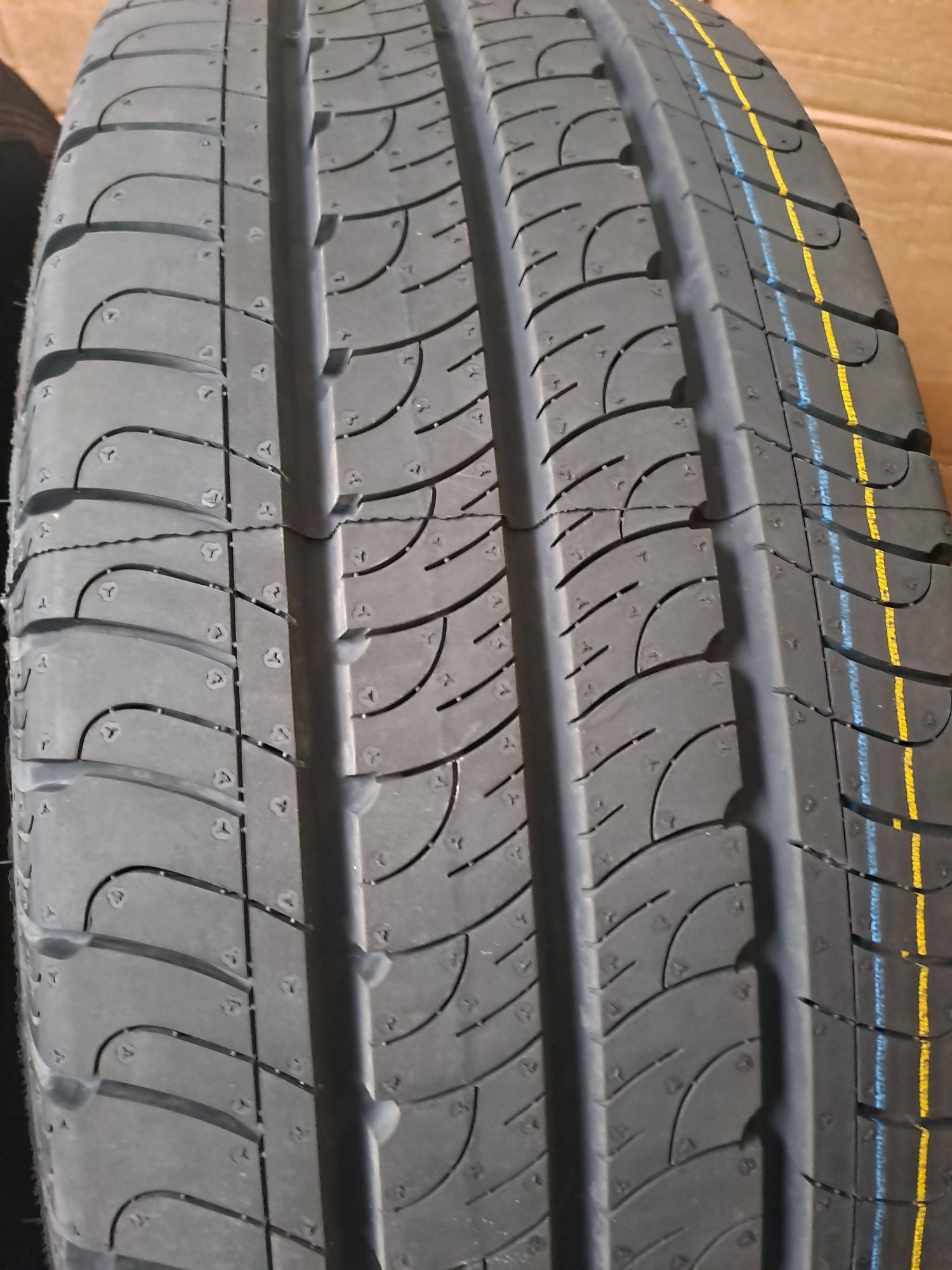 4 opony 215 65 R16C GoodYear EfficientGrip Cargo