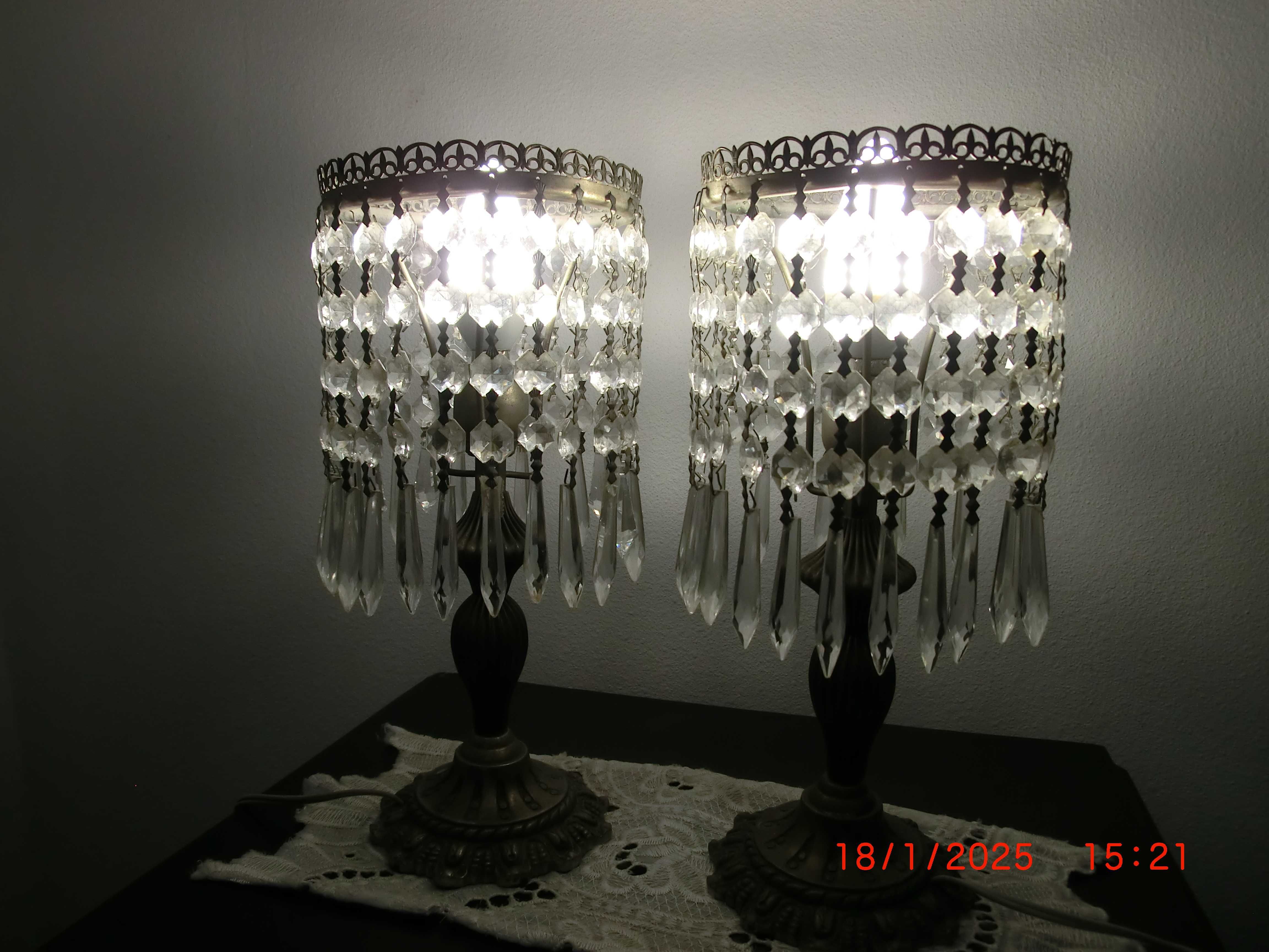 3 Candeeiros meio cristal, 1 de teto , 2 de mesa de cabeceira.