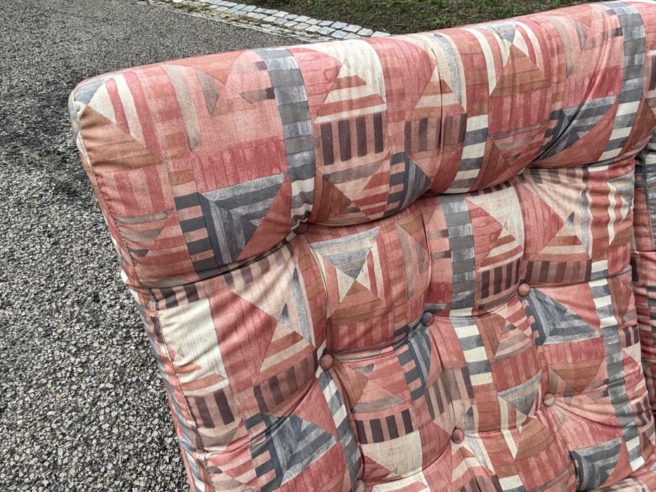 5 sofás - 2 individuais (120€) e 3 que formam um conjunto (130€)