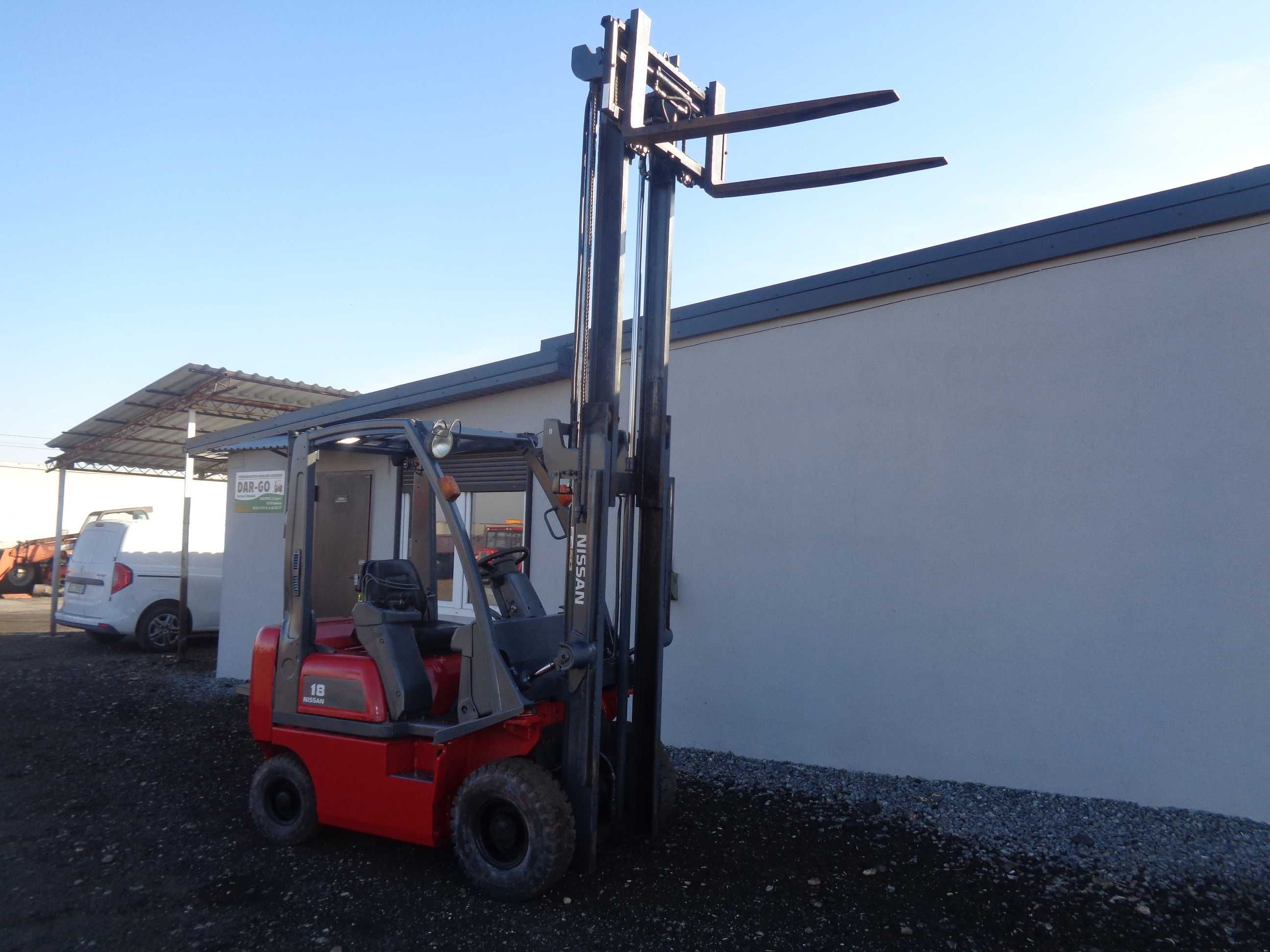 Wózek widłowy NISSAN FD01A18 z przesuwem bocznym 2004r